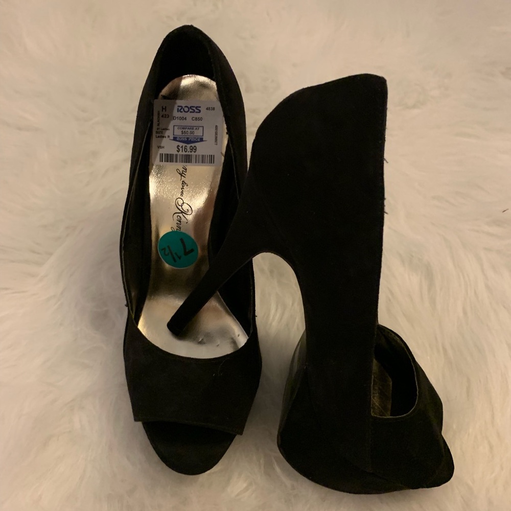Penny loves Kenny Pumps